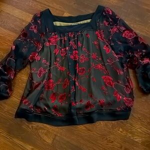 Eci woman New York rose print blouse